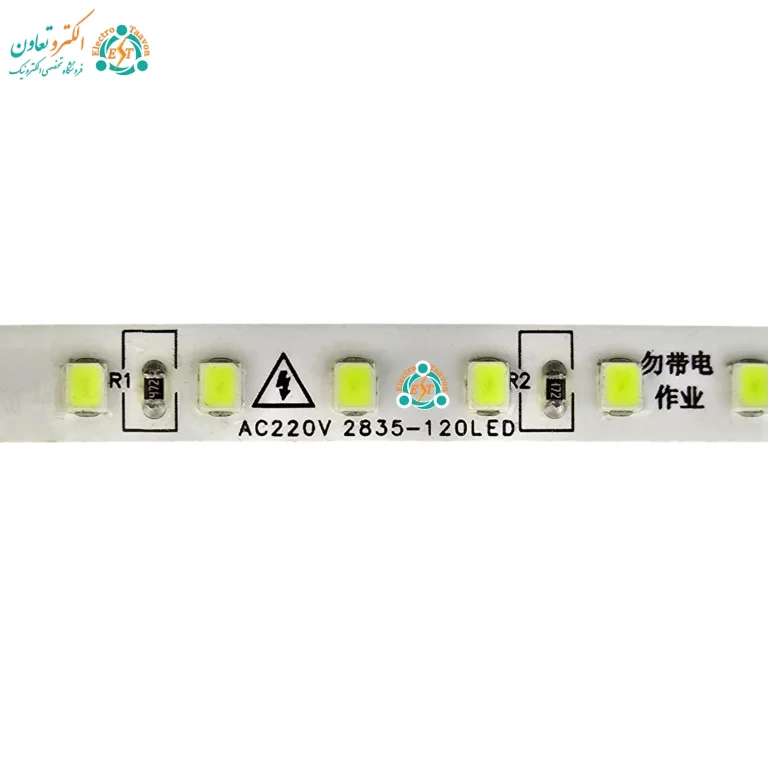 نمای نزدیک ال ای دی‌ها و قطعات ریسه نواری سبز
