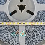 نمای نزدیک ریسه نواری لاینری تراکم 120 رنگ مهتابی