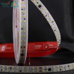 نمای نزدیک ال ای دی‌های ریسه لانستار گرید B تراکم 240