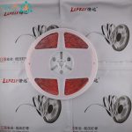 رول ریسه COB قرمز LY تراکم ۳۲۰ در کنار بسته‌های محصول