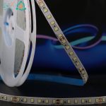 نمای نزدیک چیپ‌های SMD، نقاط اتصال مسی و نوشته DC24V روی ریسه لانستار